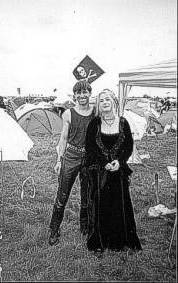 Bild Zwei unter Piratenflagge